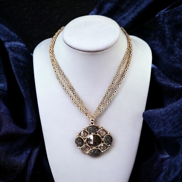 1990s Vintage Black & Gold-Tone Filigree Pendant Necklace - Picture 2 of 10